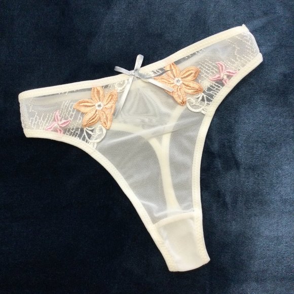 Embroidered bridal baby doll with matching thong - Picture 5 of 7